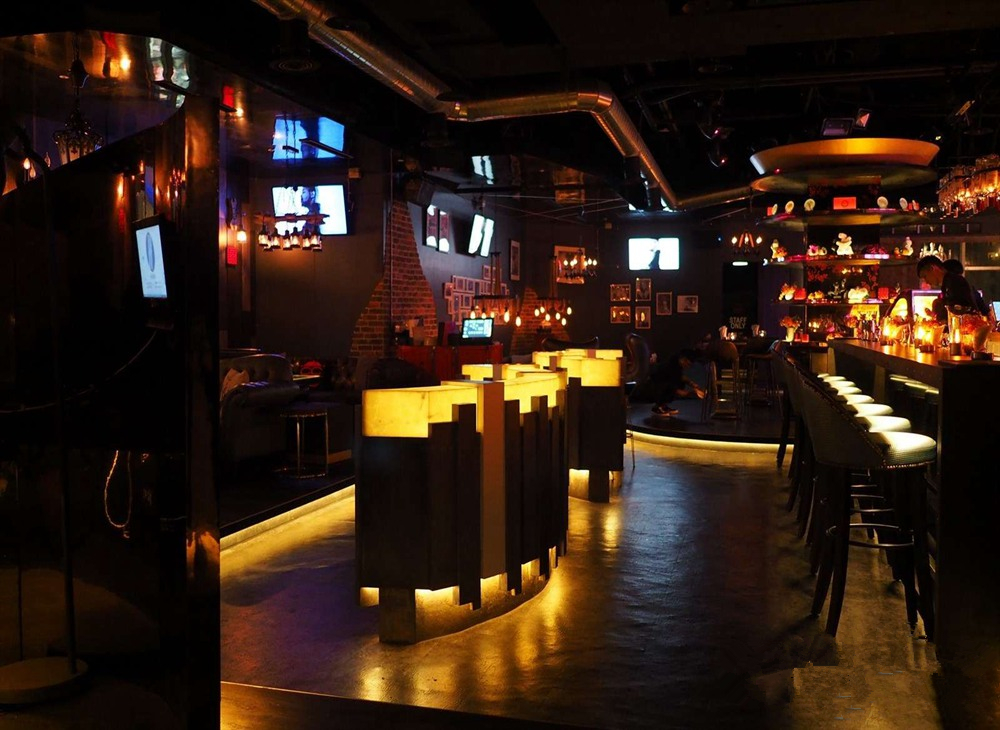 <b>What is a pub vs Bar?</b>